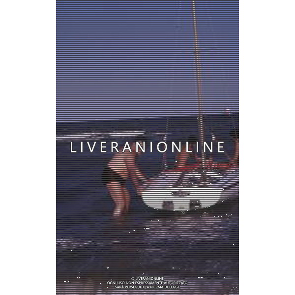 DIAP-RETROSPETTIVA PIETRO LONGO POLITICO NELLA FOTO PIETRO LONGO NELL\'ANNO 198O AL MARE AG ALDO LIVERANI SAS