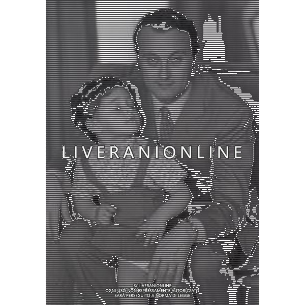 NEG-RETROSPETTIVA VALERIA FABRIZI ATTRICE NELLA FOTO TATA GIACOBINI CON LA FIGLIA A ROMA NELL\'ANNO 1968 AG ALDO LIVERANI SAS