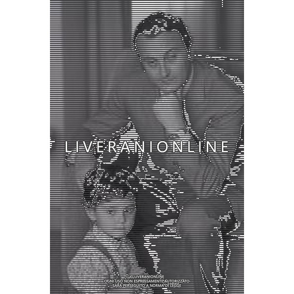 NEG-RETROSPETTIVA VALERIA FABRIZI ATTRICE NELLA FOTO TATA GIACOBINI CON LA FIGLIA A ROMA NELL\'ANNO 1968 AG ALDO LIVERANI SAS
