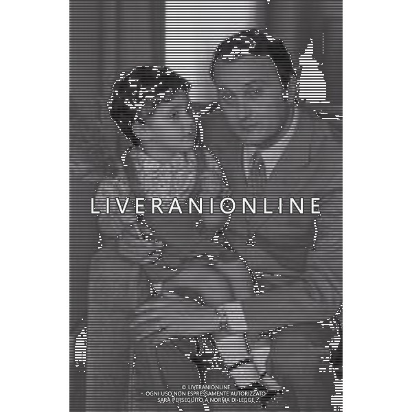 NEG-RETROSPETTIVA VALERIA FABRIZI ATTRICE NELLA FOTO TATA GIACOBINI CON LA FIGLIA A ROMA NELL\'ANNO 1968 AG ALDO LIVERANI SAS