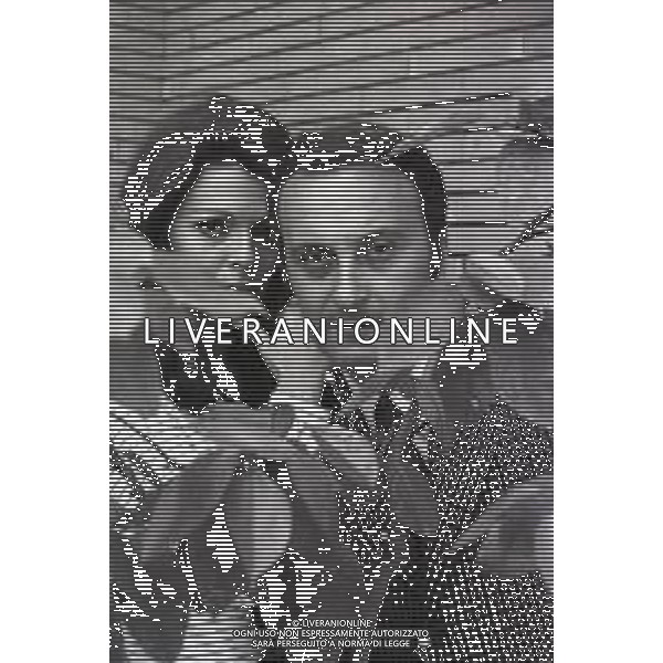 NEG-RETROSPETTIVA VALERIA FABRIZI ATTRICE NELLA FOTO VALERIA FABRIZI CON IL MARITO TATA GIACOBETTI A ROMA NELL\'ANNO 1968 AG ALDO LIVERANI SAS 