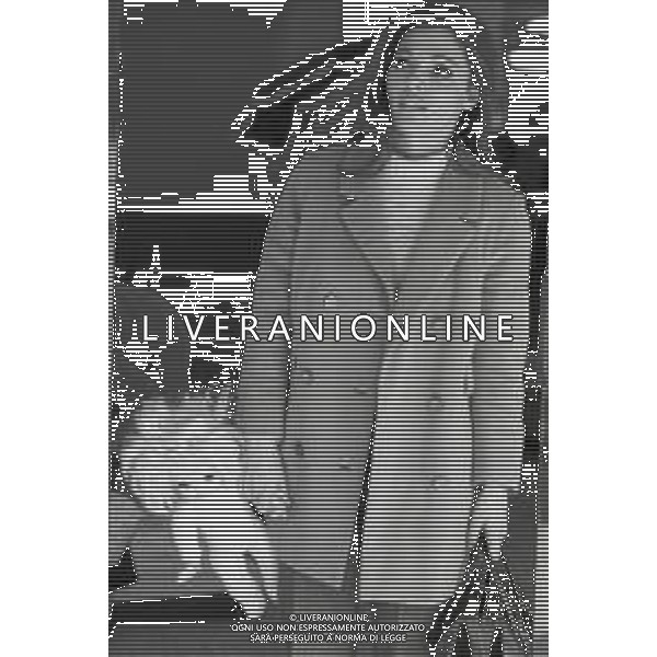 NEG-RETROSPETTIVA VALERIA FABRIZI ATTRICE NELLA FOTO VALERIA FABRIZI CON LA FIGLIA A ROMA NELL\'ANNO 1969 AG ALDO LIVERANI SAS  