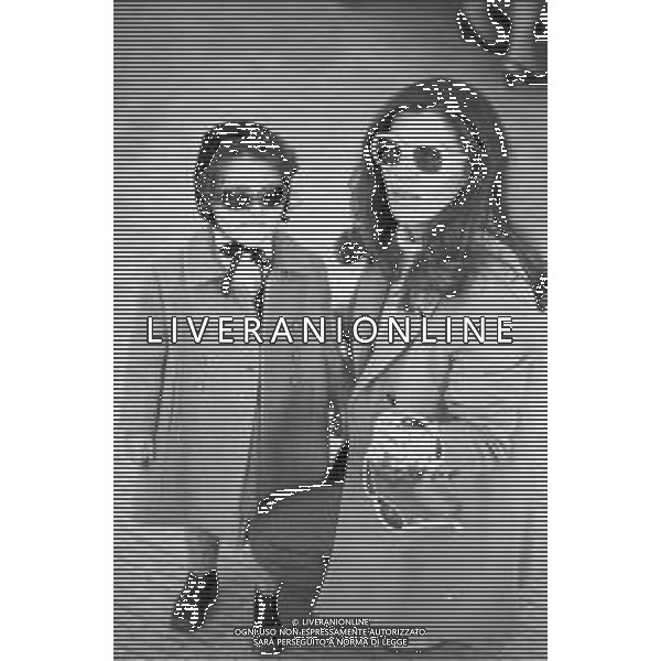 NEG-RETROSPETTIVA VALERIA FABRIZI ATTRICE NELLA FOTO VALERIA FABRIZI CON LA FIGLIA A ROMA NELL\'ANNO 1969 AG ALDO LIVERANI SAS  