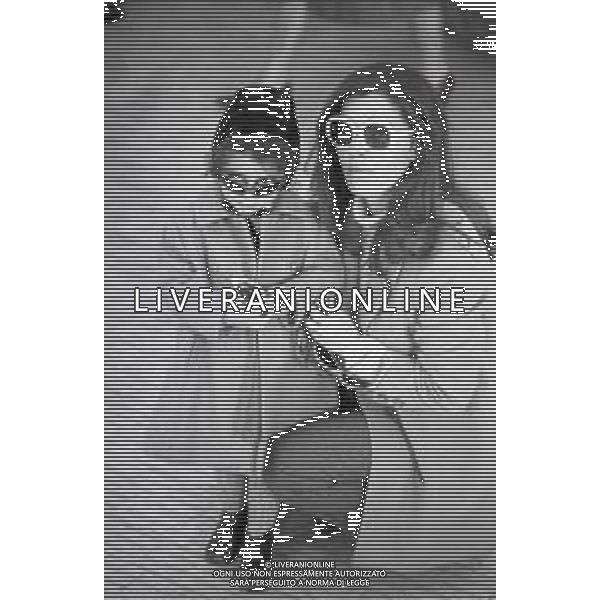 NEG-RETROSPETTIVA VALERIA FABRIZI ATTRICE NELLA FOTO VALERIA FABRIZI CON LA FIGLIA A ROMA NELL\'ANNO 1969 AG ALDO LIVERANI SAS  