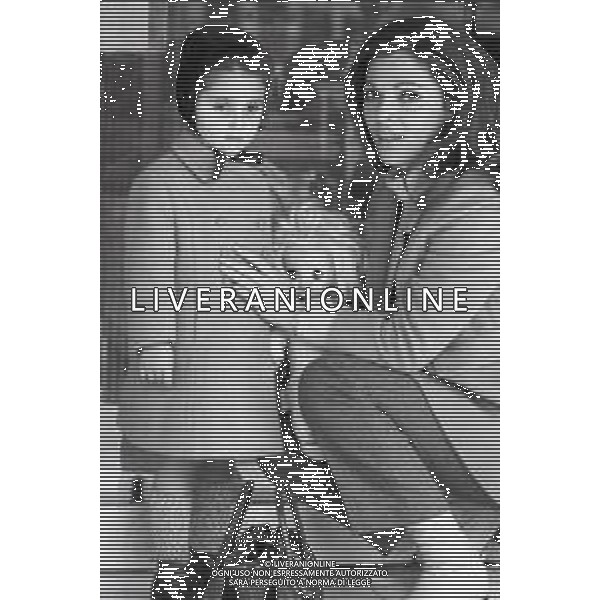 NEG-RETROSPETTIVA VALERIA FABRIZI ATTRICE NELLA FOTO VALERIA FABRIZI CON LA FIGLIA A ROMA NELL\'ANNO 1969 AG ALDO LIVERANI SAS  