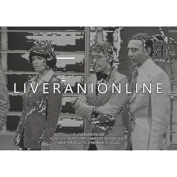 NEG-RETROSPETTIVA VALERIA FABRIZI ATTRICE NELLA FOTO VALERIA FABRIZI CON PIPPO BAUDO-BRUNO VALDEMARIN E SIMONI A ROMA NELL\'ANNO 1976 NELLA TRASMISSIONE TELEVISIVA “CHI“ AG ALDO LIVERANI SAS 