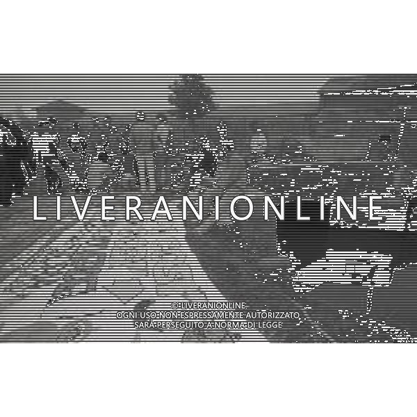 NEG-1986 TRINO VERCELLESE MANIFESTAZIONE ANTINUCLEARE DAVANTI ALLA CENTRALE NELLA FOTO I MANIFESTANTI AG ALDO LIVERANI SAS
