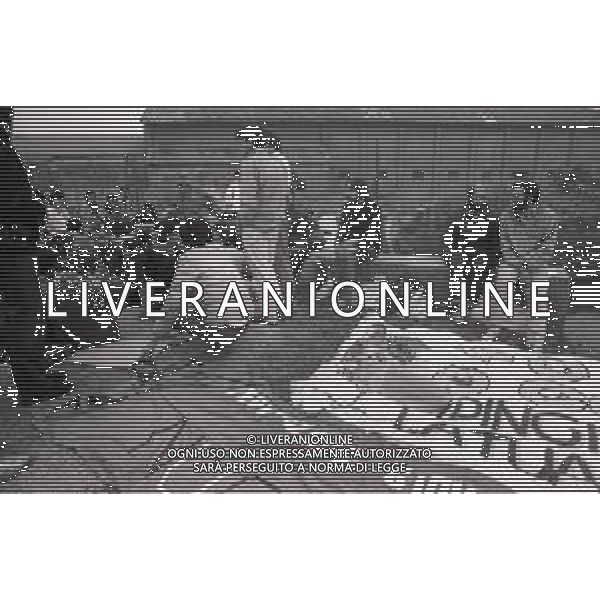 NEG-1986 TRINO VERCELLESE MANIFESTAZIONE ANTINUCLEARE DAVANTI ALLA CENTRALE NELLA FOTO I MANIFESTANTI AG ALDO LIVERANI SAS