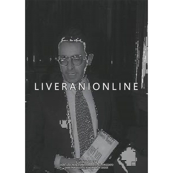 NEG -RETROSPETTIVA ROBERTO MONGINI NELLA FOTO ROBERTO MONGINI A MILANO NELL\'ANNO 1987 PRESENTA IL SUO LIBRO“GLI IMPUNITI STORIA DI ORDINARIA CORRUZZIONE“ AG ALDO LIVERANI SAS