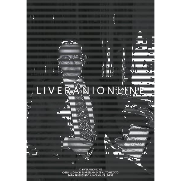 NEG -RETROSPETTIVA ROBERTO MONGINI NELLA FOTO ROBERTO MONGINI A MILANO NELL\'ANNO 1987 PRESENTA IL SUO LIBRO“GLI IMPUNITI STORIA DI ORDINARIA CORRUZZIONE“ AG ALDO LIVERANI SAS