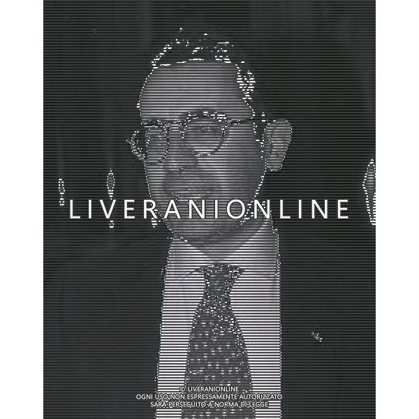NEG -RETROSPETTIVA ROBERTO MONGINI NELLA FOTO ROBERTO MONGINI A MILANO NELL\'ANNO 1987 PRESENTA IL SUO LIBRO“GLI IMPUNITI STORIA DI ORDINARIA CORRUZZIONE“ AG ALDO LIVERANI SAS