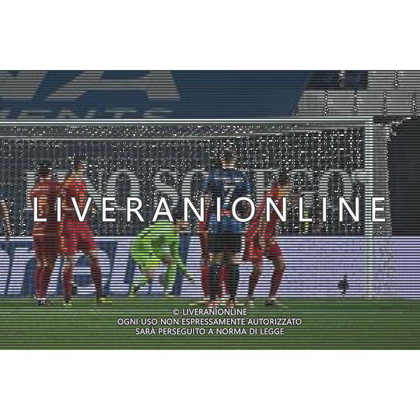 TVRG Atalanta vs Roma nella foto Teun Koopmeiners (Atalanta) colpisce il palo su punizione occasione da gol per il possibile 3 a 0 Bergamo 12-05-2024 Gewiss Stadium Campionato Serie A TIM - 36a giornata foto Roberto Garavaglia/Agenzia Aldo Liverani sas/ AGENZIA ALDO LIVERANI SAS