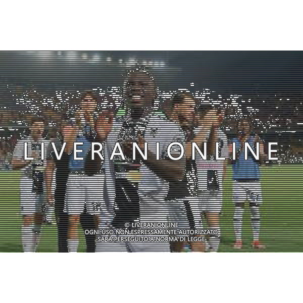 TVEM Hassane Kamara of Udinese Calcio celebrates the victory during the Italian soccer Serie A match US Lecce vs Udinese on May 13, 2024 at Via del Mare Stadium in Lecce, Italy. Photo Emmanuele Mastrodonato/agenzia Liverani/ AGENZIA ALDO LIVERANI SAS