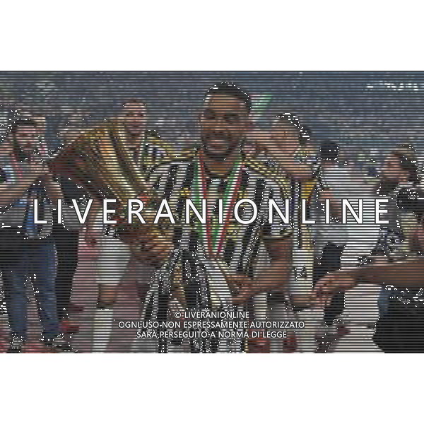 Atalanta vs Juventus - Coppa Italia Freccia Rossa - Finale - Stadio Olimpico - Roma 15-05-2024 nella foto Bremer con la coppa foto feerico gaetano-ag aldo liverani sas