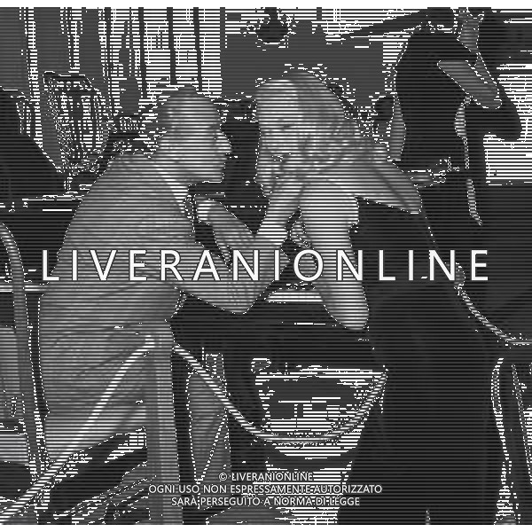 NEG-RETROSPETTIVA ANTONIO DE CURTIS IN ARTE TOTO\' NELLA FOTO ANTONIO DE CURTIS IN ARTE TOTO\' CON MISS AUSTRALIA DORIAN GRAY A ROMA NELL\'ANNO 1950 FOTO SANDRO VESPASIANI-AG ALDO LIVERANI SAS