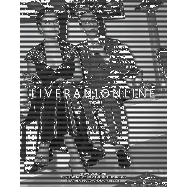 NEG-RETROSPETTIVA ANTONIO DE CURTIS IN ARTE TOTO\' NELLA FOTO ANTONIO DE CURTIS IN ARTE TOTO\'CON FRANCA FALDINI IL GIORNO DEL FIDANZAMENTO A ROMA FOTO SANDRO VESPASIANI-AG ALDO LIVERANI SAS