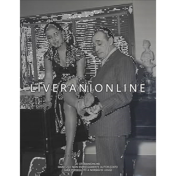 NEG-RETROSPETTIVA ANTONIO DE CURTIS IN ARTE TOTO\' NELLA FOTO ANTONIO DE CURTIS IN ARTE TOTO\'CON FRANCA FALDINI IL GIORNO DEL FIDANZAMENTO A ROMA FOTO SANDRO VESPASIANI-AG ALDO LIVERANI SAS