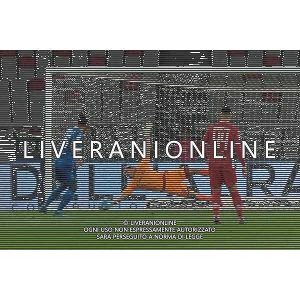 TVEM Marco Pissardo of SSC Bari saves the penalty of Tiago Casasola of Ternana Calcio during the Italian Serie BKT playout match between SSC Bari and Ternana Calcio on 16 May 2024 at the San Nicola stadium in Bari, Italy. Photo by Emmanuele Mastrodonato/ag. Aldo Liverani s.a.s. / AGENZIA ALDO LIVERANI SAS