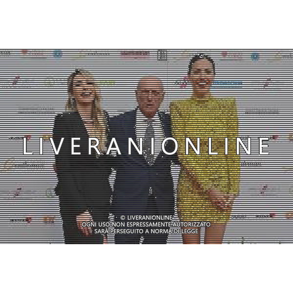 TVRG Photocall Premio Gentleman nella foto da SX Giorgia Rossi, Massimo Caputi e Laura Barriales Milano 16-05-2024 Photocall in occasione della consegna del Premio Gentleman foto Roberto Garavaglia/Agenzia Aldo Liverani sas
