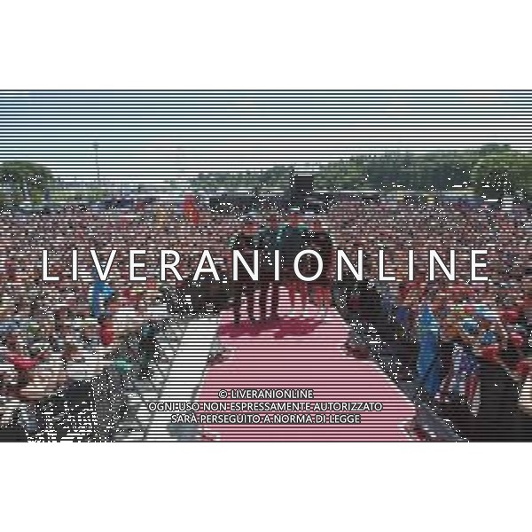IMOLA 17 05 2024 (VENERDI) AUTODROMO ENZO E DINO FERRARI GRAN PREMIO DI FORMULA 1 NELLA FOTO DA SINISTRA ZHOU GUANYU ALFA ROMEO, FERNANDO ALONSO ASTON MARTIN, LANCE STROLL ASTON MARTIN E VALTTERI BOTTAS ALFA ROMEO E PUBBLICO ©SANNA / AGENZIA ALDO LIVERANI SAS