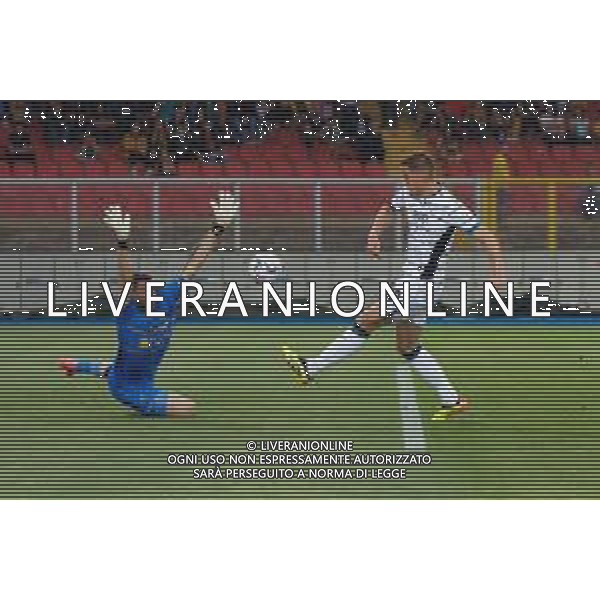TVEM Mario Pasalic of Atalanta and Wladimiro Falcone of US Lecce during the Italian soccer Serie A match US Lecce vs Atalanta on May 18, 2024 at Via del Mare Stadium in Lecce, Italy. Photo Emmanuele Mastrodonato/agenzia Liverani / AGENZIA ALDO LIVERANI SAS