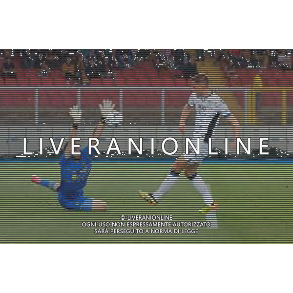 TVEM Mario Pasalic of Atalanta and Wladimiro Falcone of US Lecce during the Italian soccer Serie A match US Lecce vs Atalanta on May 18, 2024 at Via del Mare Stadium in Lecce, Italy. Photo Emmanuele Mastrodonato/agenzia Liverani / AGENZIA ALDO LIVERANI SAS