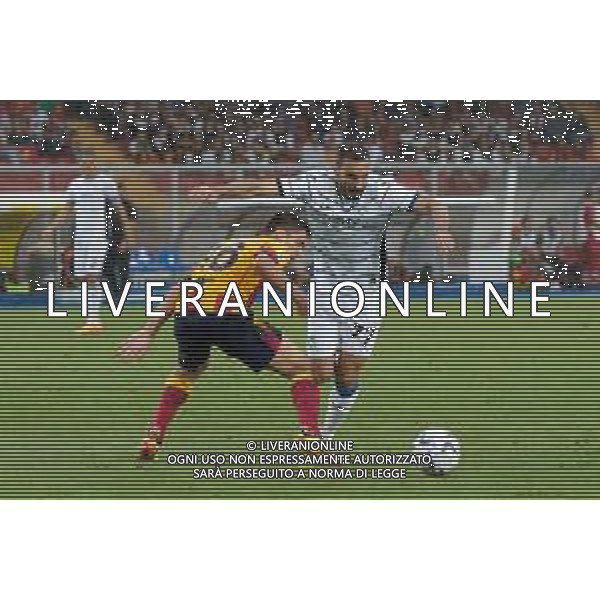 TVEM Davide Zappacosta of Atalanta in action against Joan Gonzalez of US Lecce during the Italian soccer Serie A match US Lecce vs Atalanta on May 18, 2024 at Via del Mare Stadium in Lecce, Italy. Photo Emmanuele Mastrodonato/agenzia Liverani / AGENZIA ALDO LIVERANI SAS