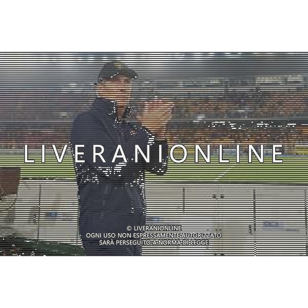 TVEM coach Luca Gotti of US Lecce applauds fans during the Italian soccer Serie A match US Lecce vs Atalanta on May 18, 2024 at Via del Mare Stadium in Lecce, Italy. Photo Emmanuele Mastrodonato/agenzia Liverani / AGENZIA ALDO LIVERANI SAS