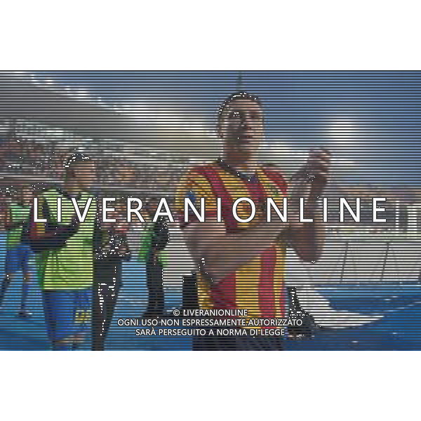 TVEM Federico Baschirotto of US Lecce applauds fans during the Italian soccer Serie A match US Lecce vs Atalanta on May 18, 2024 at Via del Mare Stadium in Lecce, Italy. Photo Emmanuele Mastrodonato/agenzia Liverani / AGENZIA ALDO LIVERANI SAS
