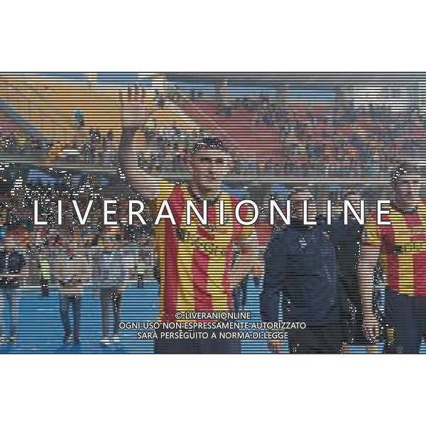 TVEM Roberto Piccoli of US Lecce greet the fans during the Italian soccer Serie A match US Lecce vs Atalanta on May 18, 2024 at Via del Mare Stadium in Lecce, Italy. Photo Emmanuele Mastrodonato/agenzia Liverani / AGENZIA ALDO LIVERANI SAS
