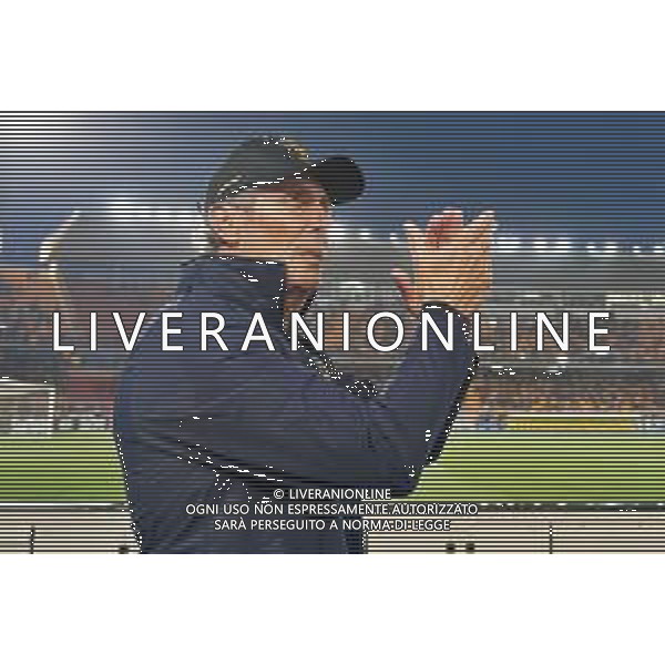 TVEM coach Luca Gotti of US Lecce applauds fans during the Italian soccer Serie A match US Lecce vs Atalanta on May 18, 2024 at Via del Mare Stadium in Lecce, Italy. Photo Emmanuele Mastrodonato/agenzia Liverani / AGENZIA ALDO LIVERANI SAS