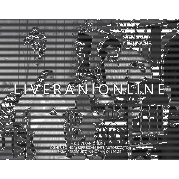 NEG-RETROSPETTIVA ANTONIO DE CURTIS IN ARTE TOTO\' NELLA FOTO ANTONIO DE CURTIS IN ARTE TOTO\' CON ALICIA POURDON E ORSON WELLS A ROMA ANNI 1950-1960 AG ALDO LIVERANI SAS