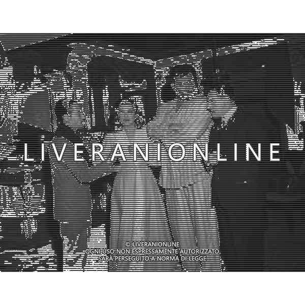 NEG-RETROSPETTIVA ANTONIO DE CURTIS IN ARTE TOTO\' NELLA FOTO ANTONIO DE CURTIS IN ARTE TOTO\' CON ALICIA POURDON E ORSON WELLS A ROMA ANNI 1950-1960 AG ALDO LIVERANI SAS
