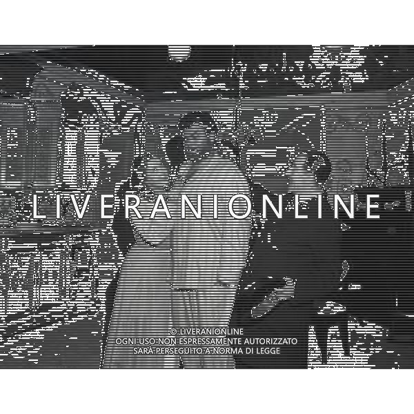 NEG-RETROSPETTIVA ANTONIO DE CURTIS IN ARTE TOTO\' NELLA FOTO ANTONIO DE CURTIS IN ARTE TOTO\' CON ALICIA POURDON E ORSON WELLS A ROMA ANNI 1950-1960 AG ALDO LIVERANI SAS