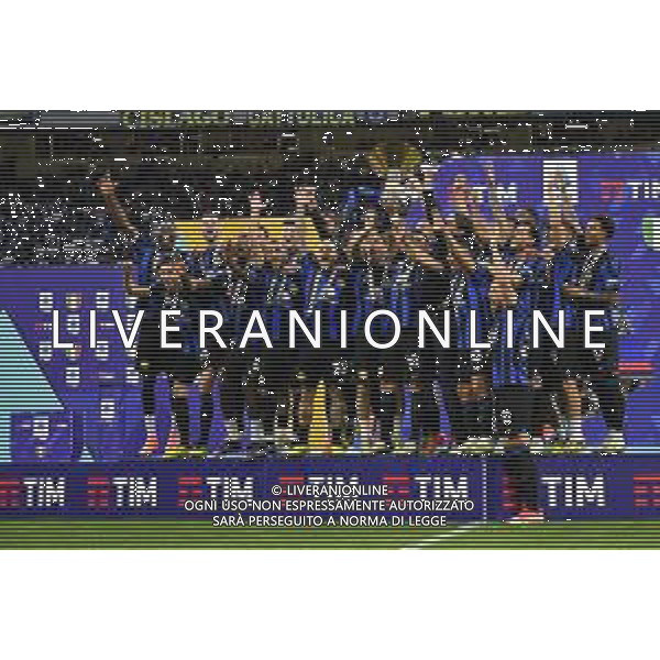 Inter-Lazio Campionato di calcio Serie A 2023/2024 - Stadio Giuseppe Meazza Nella foto: Premiazione dell\'Inter che alza la coppa dello Scudetto ©Andrea Rosito / AGENZIA ALDO LIVERANI SAS