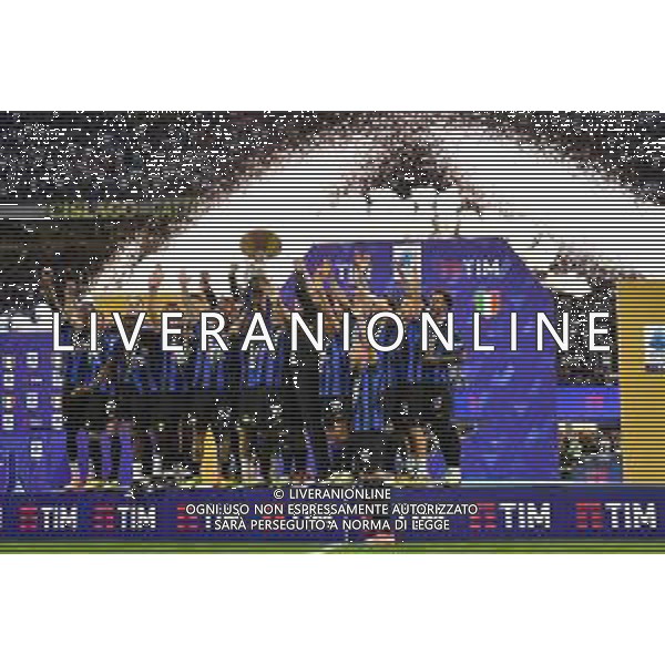 Inter-Lazio Campionato di calcio Serie A 2023/2024 - Stadio Giuseppe Meazza Nella foto: Premiazione dell\'Inter che alza la coppa dello Scudetto ©Andrea Rosito / AGENZIA ALDO LIVERANI SAS