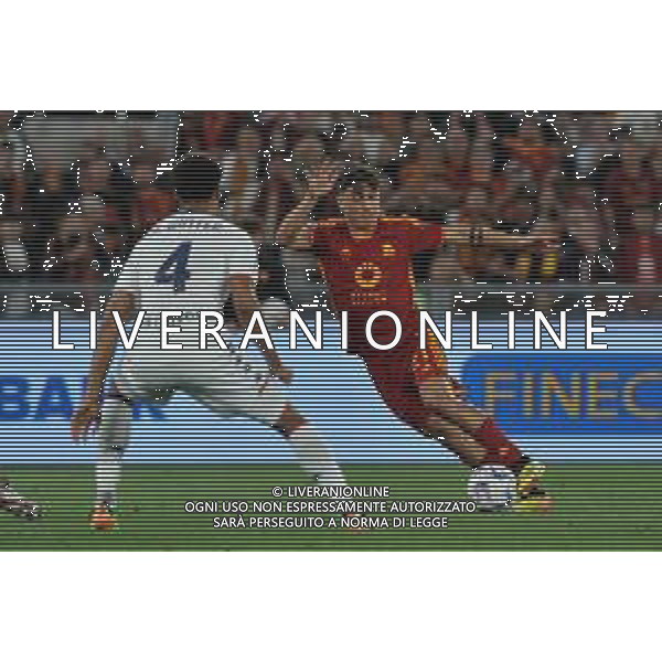 Roma vs Genoa - Campionato Serie A TIM - 37 giornata - Stadio Olimpico - Roma 19-05-2024 nella foto paulo Dybala e De Winter ©Federico Gaetano / AGENZIA ALDO LIVERANI SAS