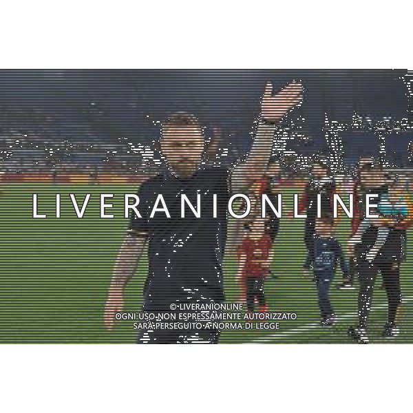 Roma vs Genoa - Campionato Serie A TIM - 37 giornata - Stadio Olimpico - Roma 19-05-2024 nella foto Saluto di daniele De Rossi al pubblico e tifosi ©Federico Gaetano / AGENZIA ALDO LIVERANI SAS