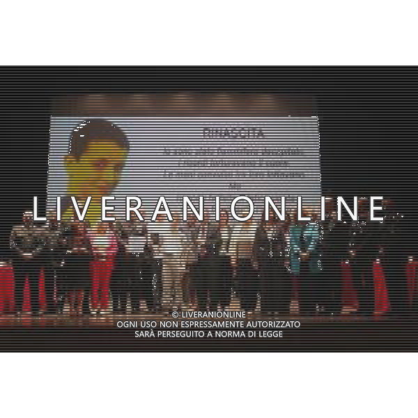 IMOLA 23 05 2024 il progetto dellíArma dei Carabinieri "E\' LEGALITA\' POESIA" al teatro Ebe Stignani rivolto a tutte le scuole secondarie del circondario Imolese NELLA FOTO PREMIO SPECIALE GIURIA A DENIS VERES PREMIATO DA MAGGIORE ANDREA OXILIA PRESENTI PRESIDI DEGLI ISTITUTI E VICE SINDACO FABRIZIO CASTELLARI E TUTTI COMMANDANTI DELLE STAZIONI DEI CARABINIERI NEL CIRCONDARIO IMOLESE ©SANNA / AGENZIA ALDO LIVERANI SAS
