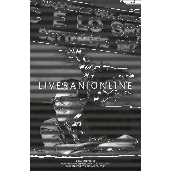 NEG-RETROSPETTIVA CONCETTO LO BELLO ARBITRO NELLA FOTO CONCETTO LO BELLO A PALMANOVA ALLE FESTA DELL\'AMICIZIA ANNO 1977 AG ALDO LIVERANI SAS