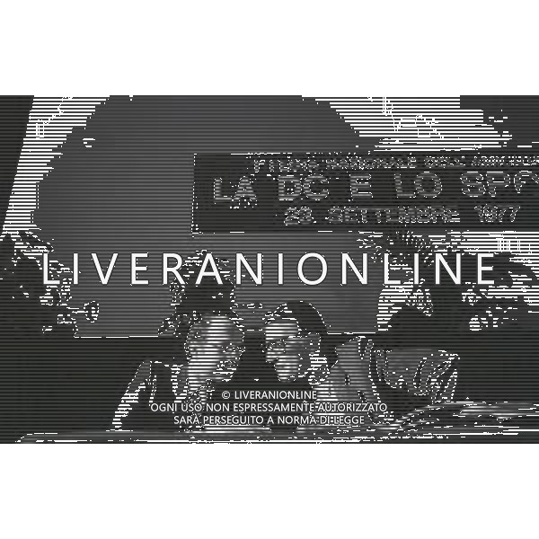 NEG-RETROSPETTIVA CONCETTO LO BELLO ARBITRO NELLA FOTO CONCETTO LO BELLO A PALMANOVA ALLE FESTA DELL\'AMICIZIA ANNO 1977 AG ALDO LIVERANI SAS