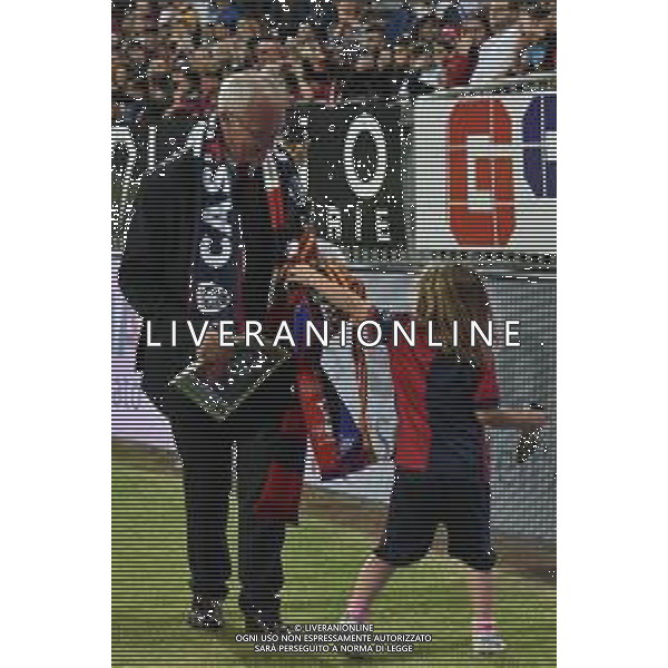 26-5-2024. Cagliari calcio-A.C.F. Fiorentina 38° giornata campionato calcio italiano Serie A 2023/2024, stadio Unipol Domus Cagliari. Foto Salvatore Moi/Agenzia Aldo Liverani s.as. Nella foto: Claudio Ranieri allenatore Cagliari saluta i tifosi a fine gara ©MOI SALVATORE / AGENZIA ALDO LIVERANI SAS
