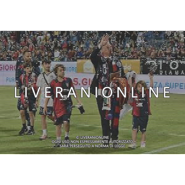 26-5-2024. Cagliari calcio-A.C.F. Fiorentina 38° giornata campionato calcio italiano Serie A 2023/2024, stadio Unipol Domus Cagliari. Foto Salvatore Moi/Agenzia Aldo Liverani s.as. Nella foto: Claudio Ranieri allenatore Cagliari saluta i tifosi a fine gara ©MOI SALVATORE / AGENZIA ALDO LIVERANI SAS