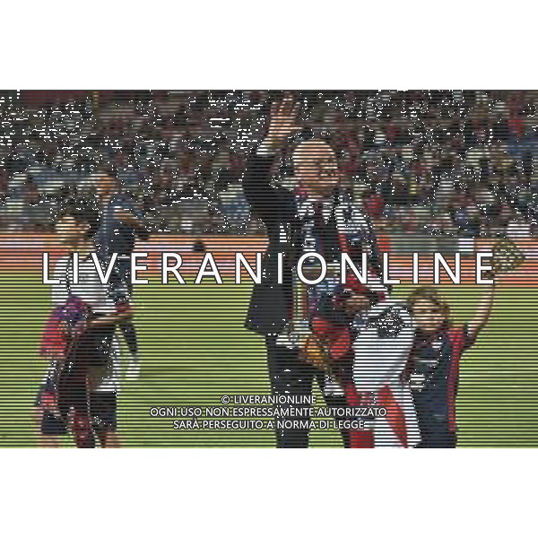 26-5-2024. Cagliari calcio-A.C.F. Fiorentina 38° giornata campionato calcio italiano Serie A 2023/2024, stadio Unipol Domus Cagliari. Foto Salvatore Moi/Agenzia Aldo Liverani s.as. Nella foto: Claudio Ranieri allenatore Cagliari saluta i tifosi a fine gara ©MOI SALVATORE / AGENZIA ALDO LIVERANI SAS