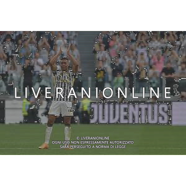 TVMV-Torino 25.05.2024 Allianz Stadium ©Manuela Viganti/Agenzia Aldo Liverani Juventus vs Monza Campionato Calcio Serie A TIM 2023/2024 38a giornata Nella foto: alex sandro saluta i tifosi per l\'ultima volta commosso ©Viganti / AGENZIA ALDO LIVERANI SAS