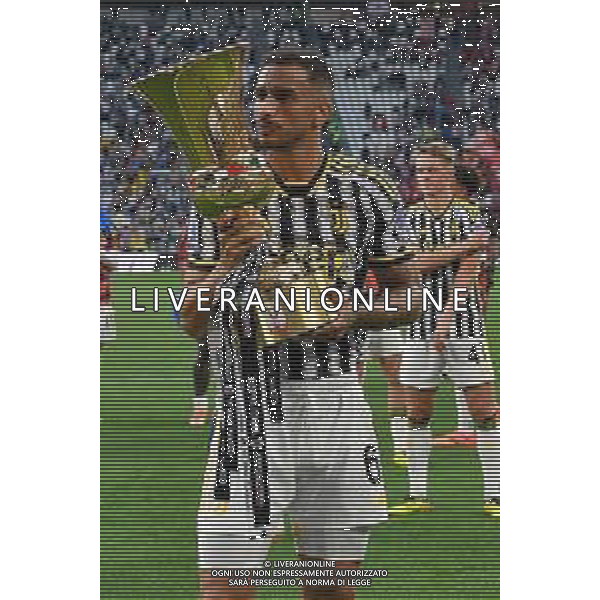 TVMV-Torino 25.05.2024 Allianz Stadium ©Manuela Viganti/Agenzia Aldo Liverani Juventus vs Monza Campionato Calcio Serie A TIM 2023/2024 38a giornata Nella foto: danilo con la coppa italia ©Viganti / AGENZIA ALDO LIVERANI SAS