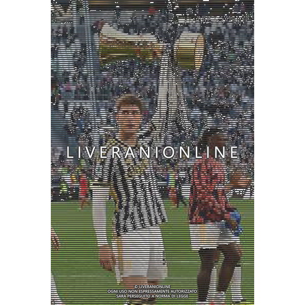 TVMV-Torino 25.05.2024 Allianz Stadium ©Manuela Viganti/Agenzia Aldo Liverani Juventus vs Monza Campionato Calcio Serie A TIM 2023/2024 38a giornata Nella foto: dusan vlahovic festeggia la vittoria della coppa italia con i tifosi ©Viganti / AGENZIA ALDO LIVERANI SAS
