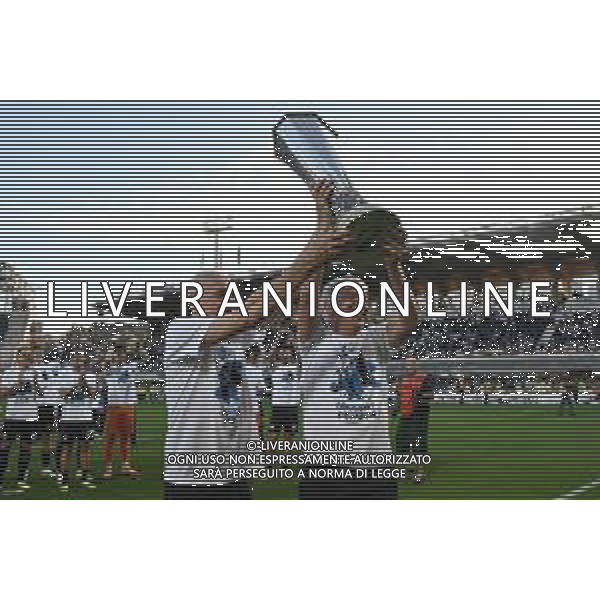 TVRG Atalanta vs Torino nella foto Antonio Percassi presidente Atalanta SX e Gian Piero Gasperini allenatore Atalanta DX a fine gara con la coppa trofeo europa league Bergamo 26-05-2024 Gewiss Stadium Campionato Serie A TIM - 38a giornata foto Roberto Garavaglia/Agenzia Aldo Liverani sas/ AGENZIA ALDO LIVERANI SAS