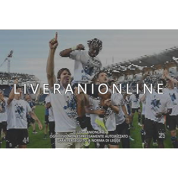 TVRG Atalanta vs Torino nella foto Ademola Lookman (Atalanta) portato in trionfo da Marten de Roon (Atalanta) e Berat Djimsiti (Atalanta) Bergamo 26-05-2024 Gewiss Stadium Campionato Serie A TIM - 38a giornata foto Roberto Garavaglia/Agenzia Aldo Liverani sas/ AGENZIA ALDO LIVERANI SAS