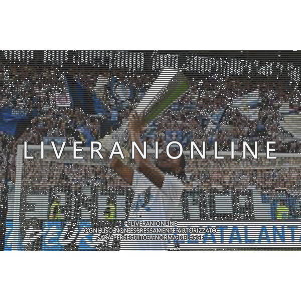 TVRG Atalanta vs Torino nella foto Ademola Lookman (Atalanta) a fine gara con la coppa trofeo europa league Bergamo 26-05-2024 Gewiss Stadium Campionato Serie A TIM - 38a giornata foto Roberto Garavaglia/Agenzia Aldo Liverani sas/ AGENZIA ALDO LIVERANI SAS